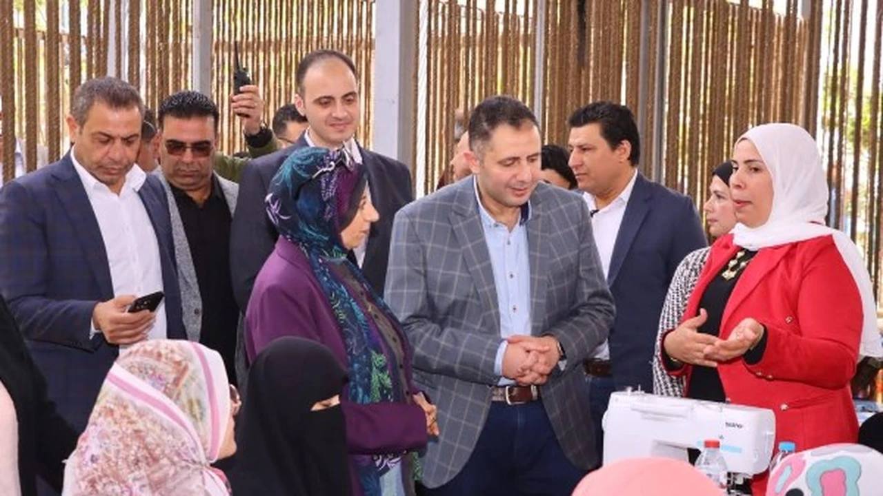 محافظ دمياط يتفقد المدينة الصديقة للنساء ومكتبة مصر العامة في جولة ميدانية